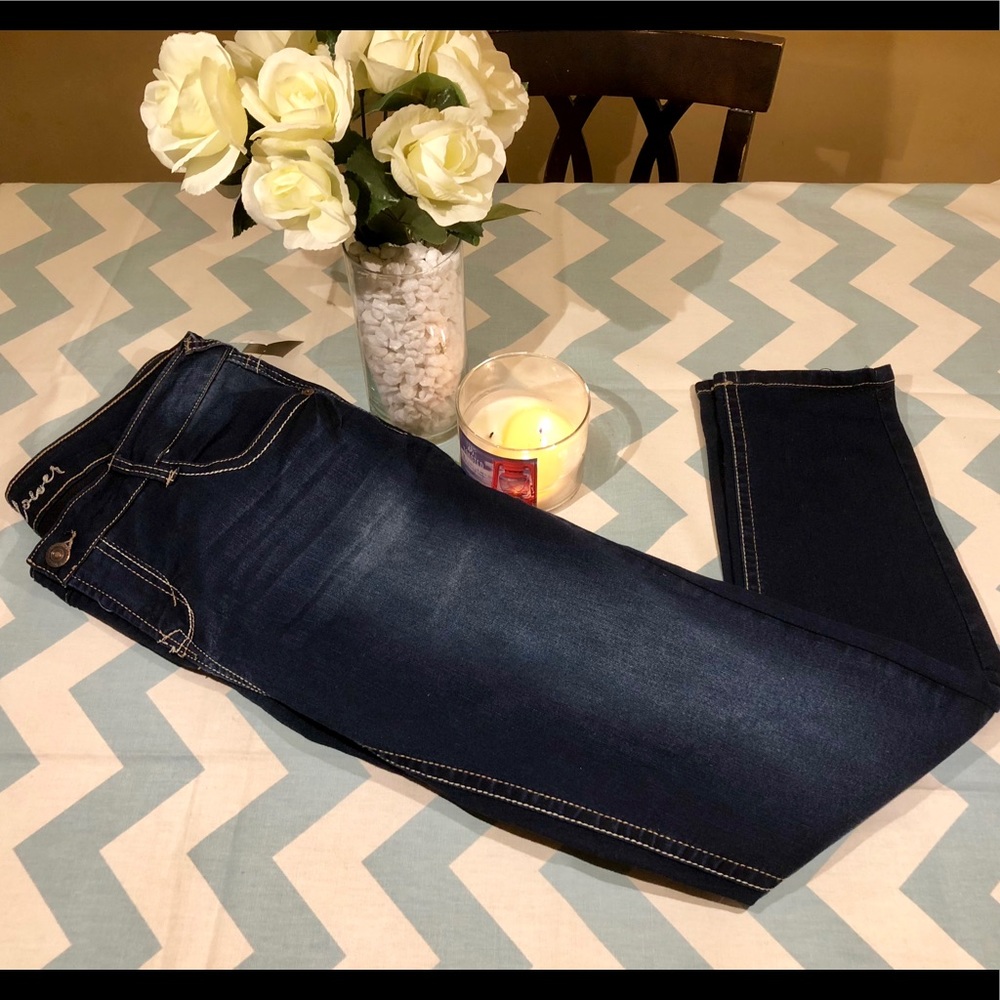 Wallflower dark wash skinny jeans